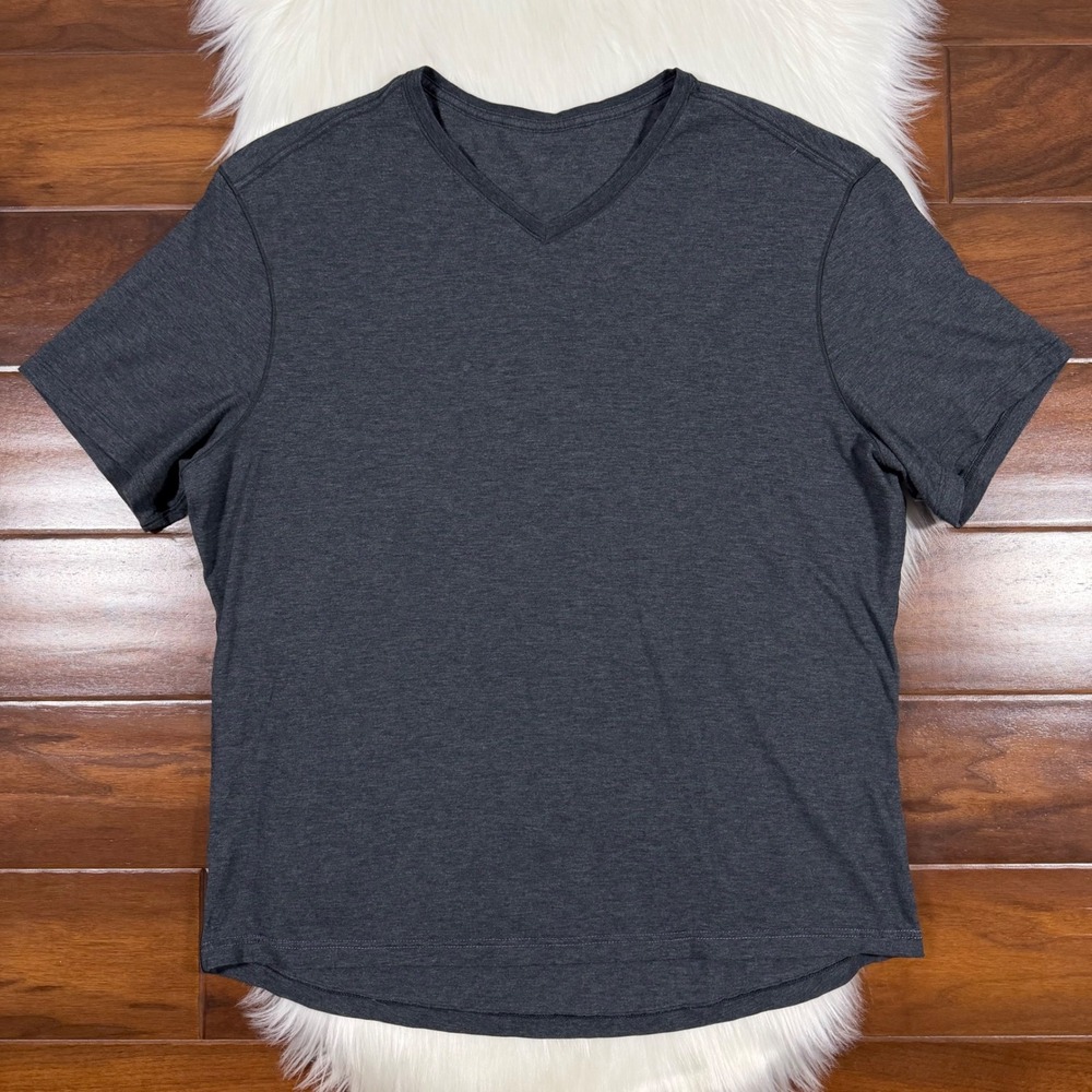 Lululemon Size‎ XL Gray 5 Year Basic V Neck Tee T Shirt ALTERED SHORT LENGTH